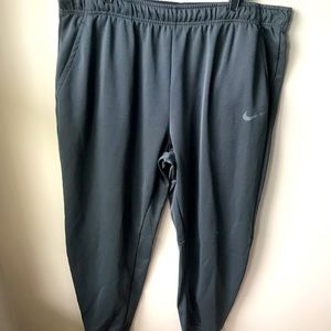 Mens 4xl Nike sweatpants. Pockets and Fitted Ankle